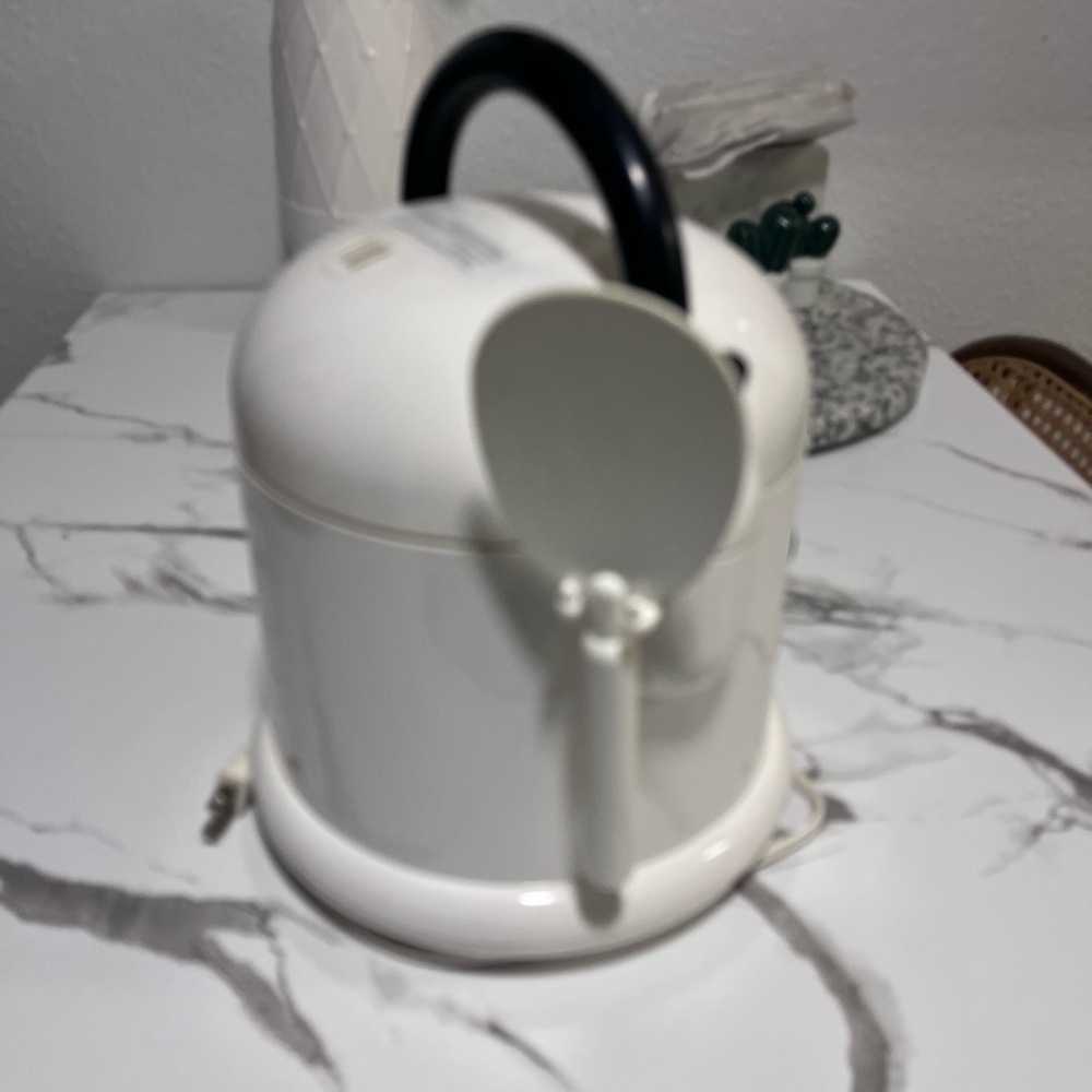 Sanyo Vintage White Rice Cooker - Picture 4 of 12